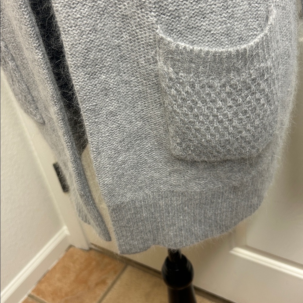 FENN WRIGHT MANSON Gray medium Cardigan Sweater, 70% Nylon, 30% Angora, EUC - Picture 3 of 10